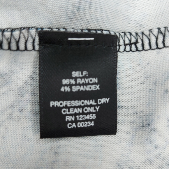 Design Lab Peacock Design With Front Cutout - Picture 5 of 10